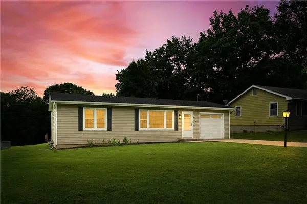 $179,900 | 3032 Iowa Street, Leavenworth, KS 66048