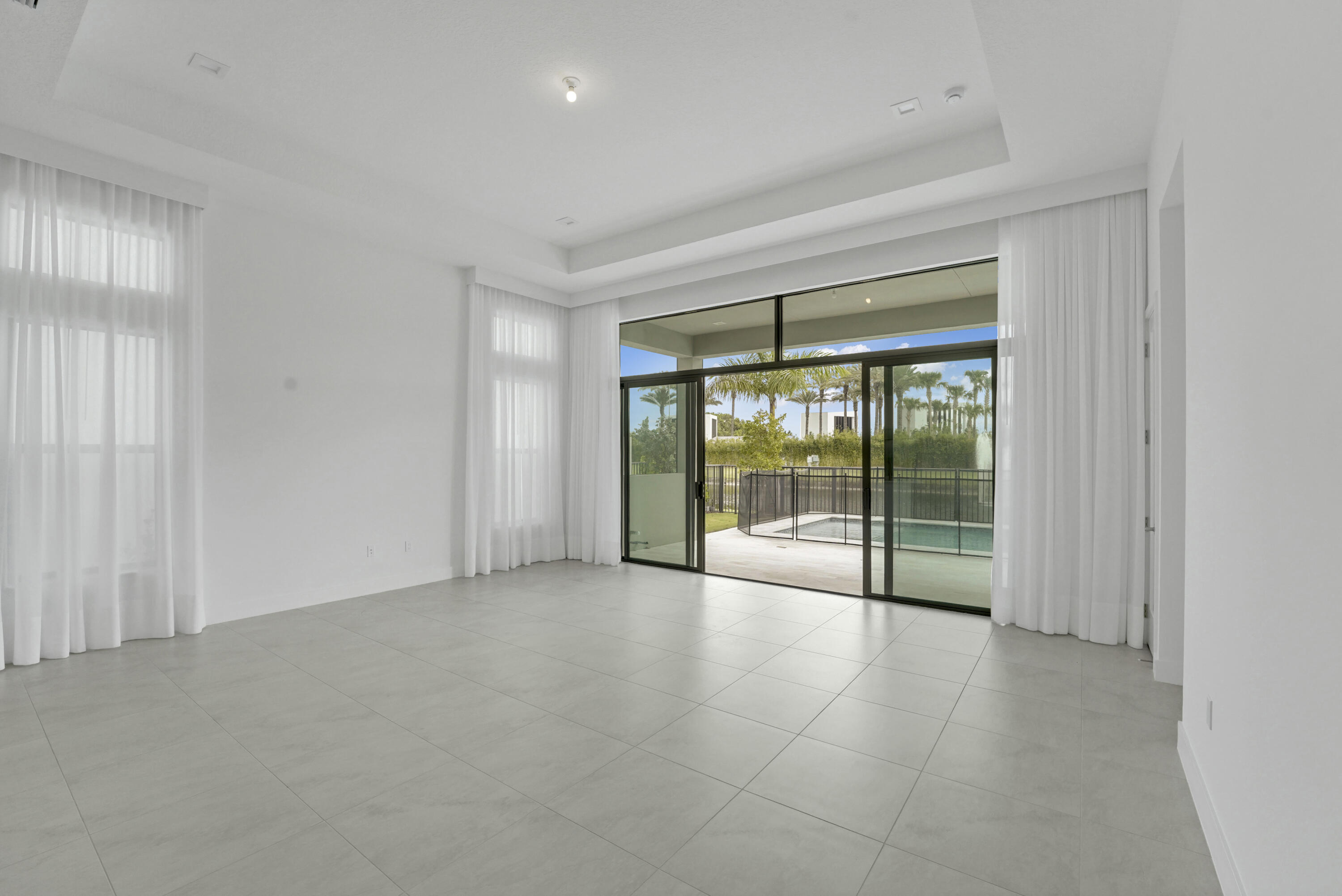 9409 Sunflower Mdw Road Boca Raton, FL 33434 - Photo 25 of 88 Living room