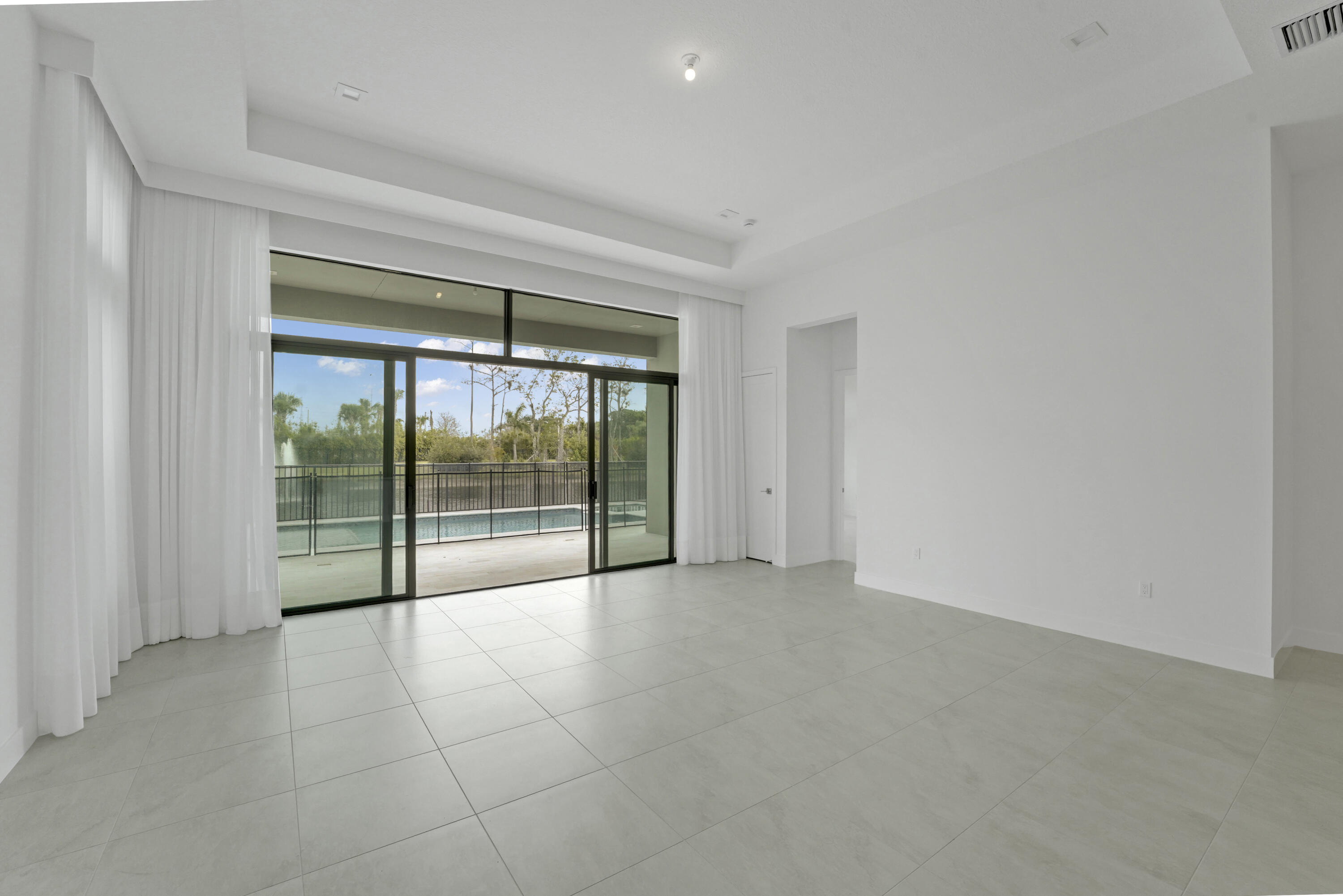 9409 Sunflower Mdw Road Boca Raton, FL 33434 - Photo 26 of 88 Living room