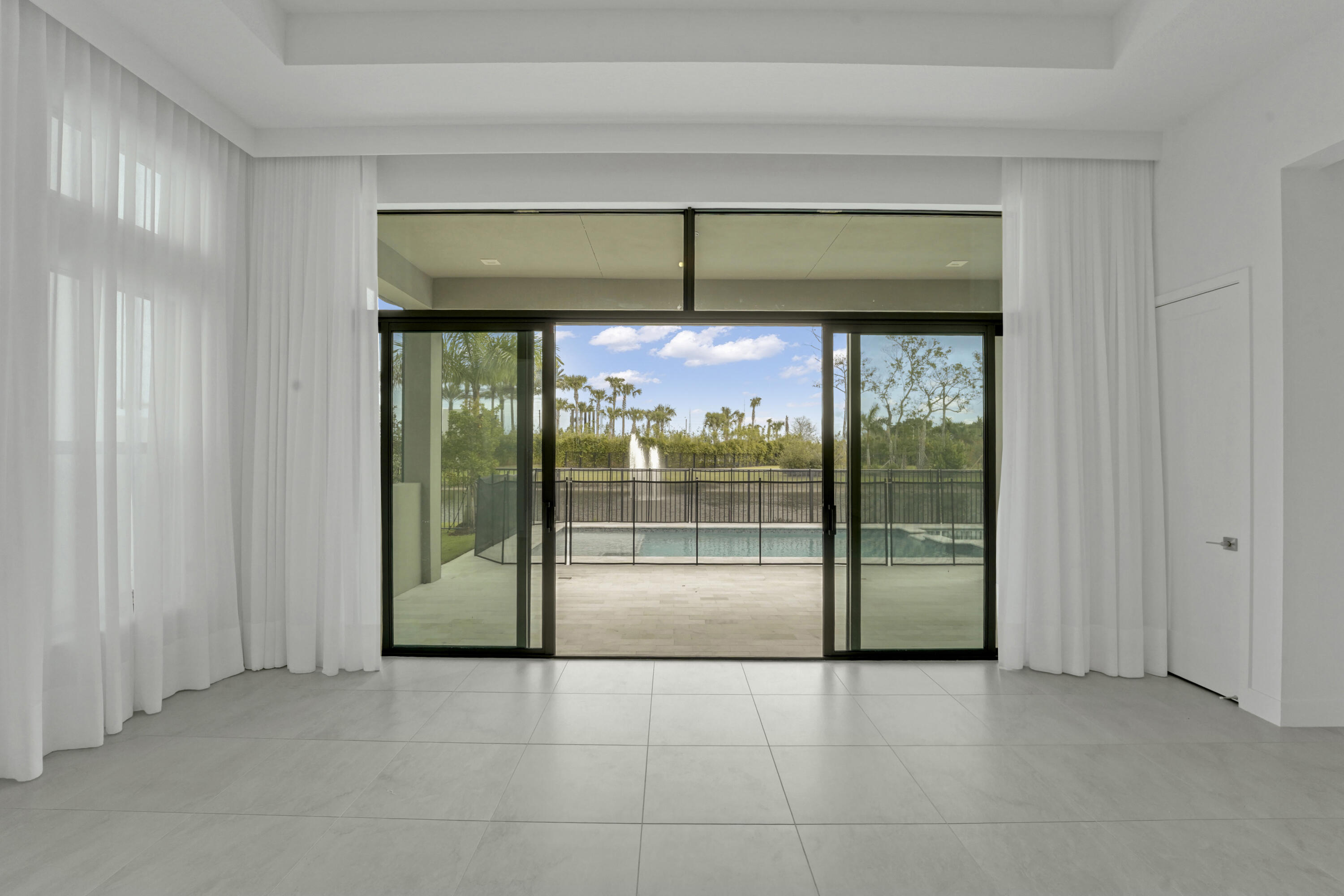 9409 Sunflower Mdw Road Boca Raton, FL 33434 - Photo 27 of 88 Living room