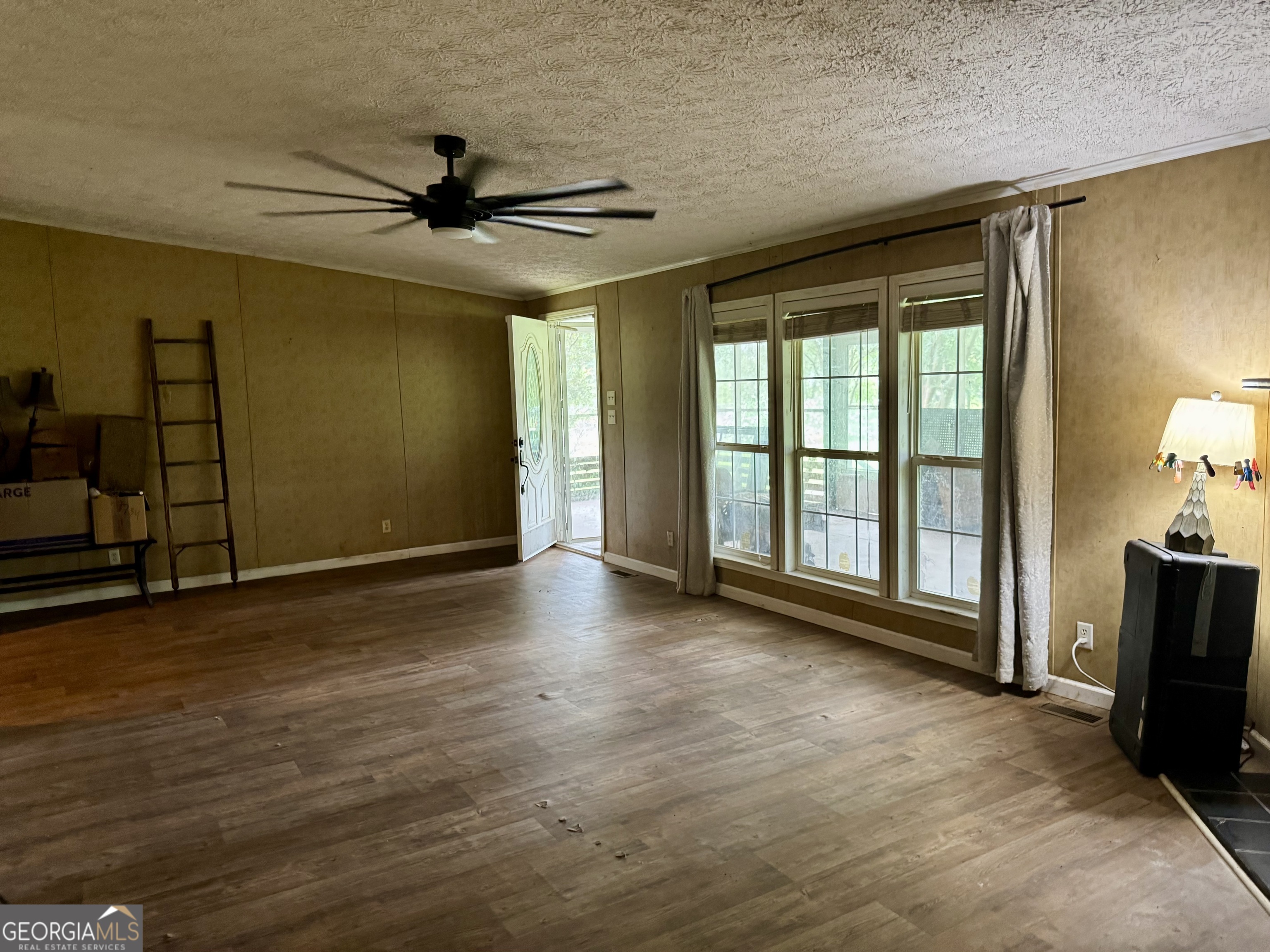 361 Le Stanfield Road Glennville, GA 30427 - Photo 5 of 22 Living room