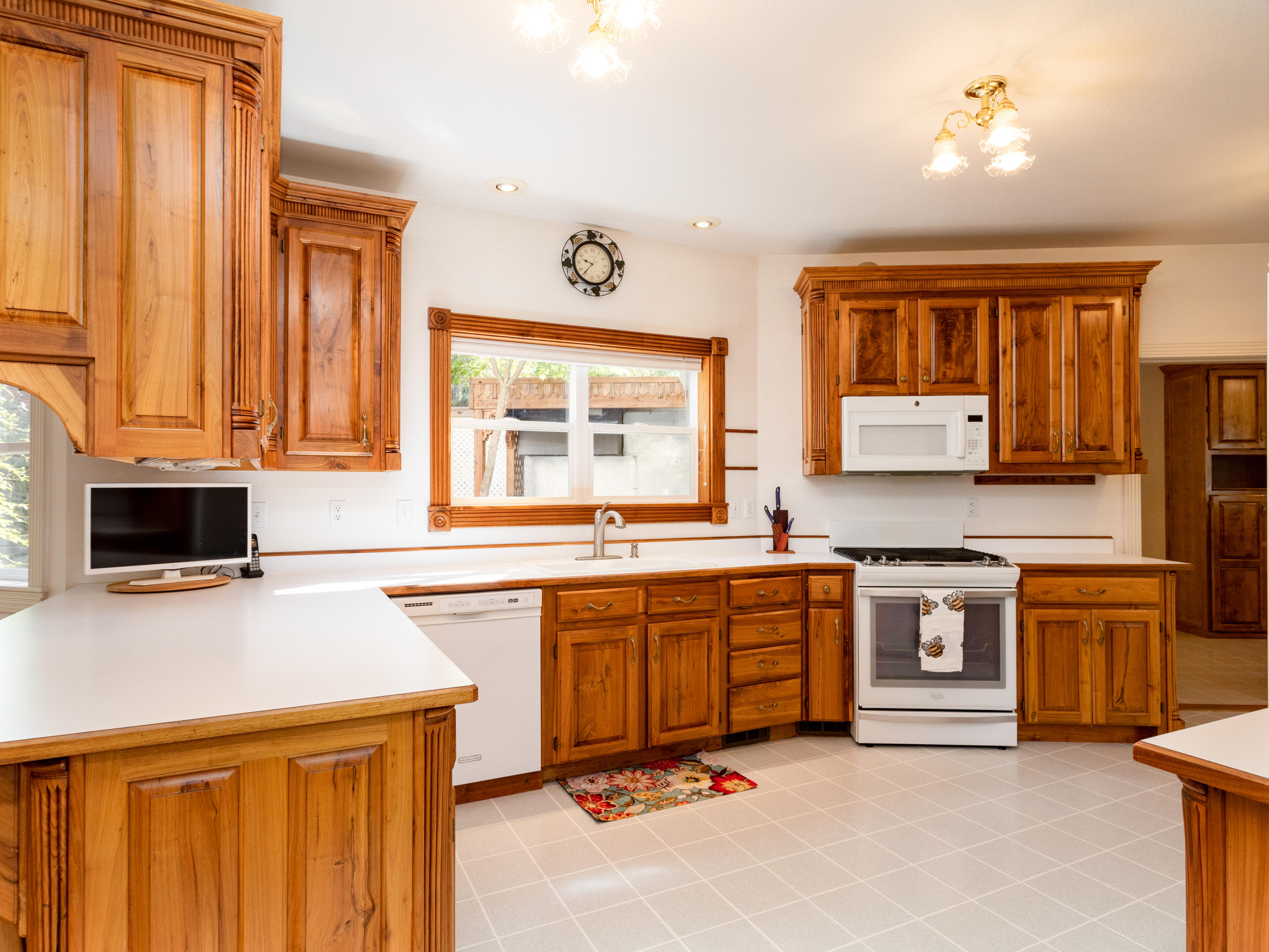 3110 Anderson Creek Road Talent, OR 97540 - Photo 2 of 58 Kitchen