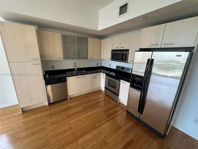 $1,900 | Overtown, Miami, FL 33136