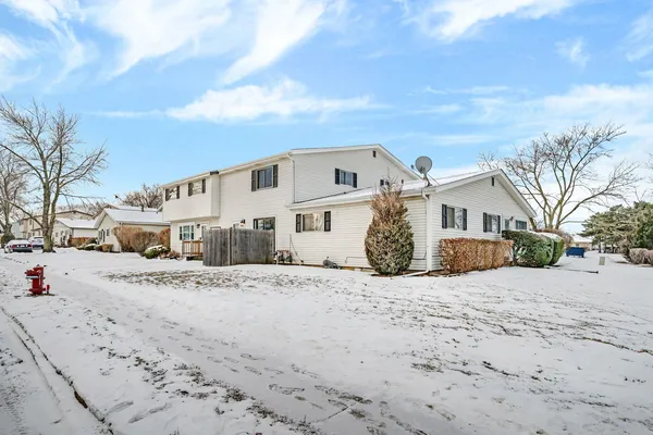 $185,000 | 1113 Gael Drive, Unit B, Joliet, IL 60435