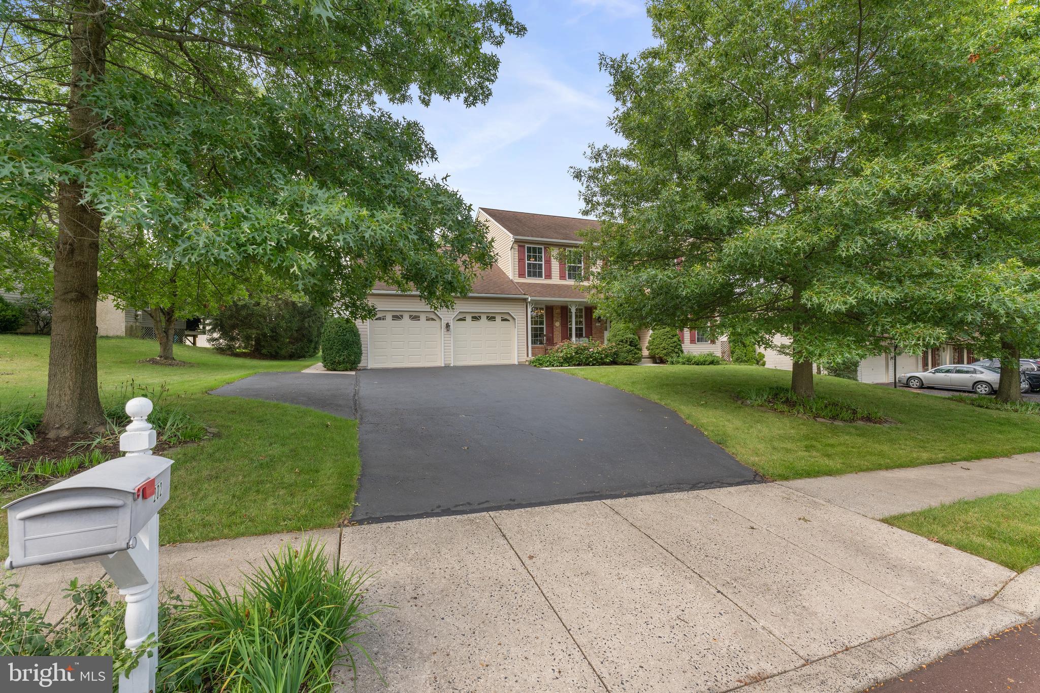 202 Strassburger Road Perkasie, PA 18944 - Photo 3 of 35 Beautiful home in a quiet neighborhood