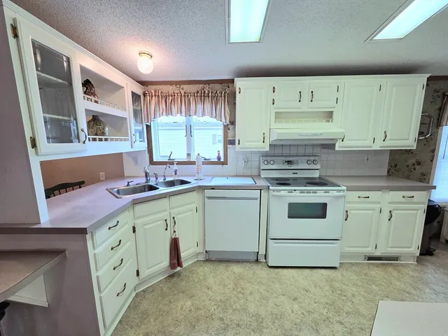 $259,900 | 111 Festival Circle, Chicopee, MA 01020