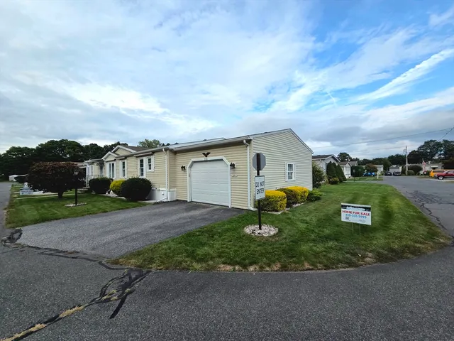 $259,900 | 111 Festival Circle, Chicopee, MA 01020