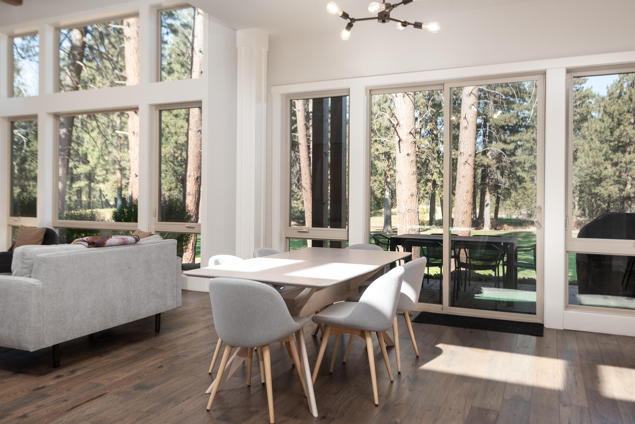 60472 Kangaroo Loop Bend, OR 97702 - Photo 9 of 36 05Dining area