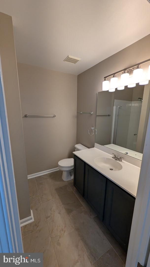 19919 Ridgecrest Square Ashburn, VA 20147 - Photo 13 of 22 a bathroom with a sink and mirror