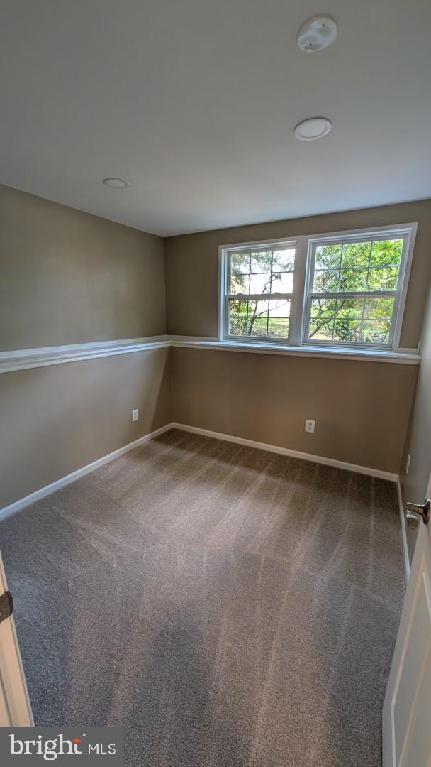 19919 Ridgecrest Square Ashburn, VA 20147 - Photo 22 of 22 an empty room with a window