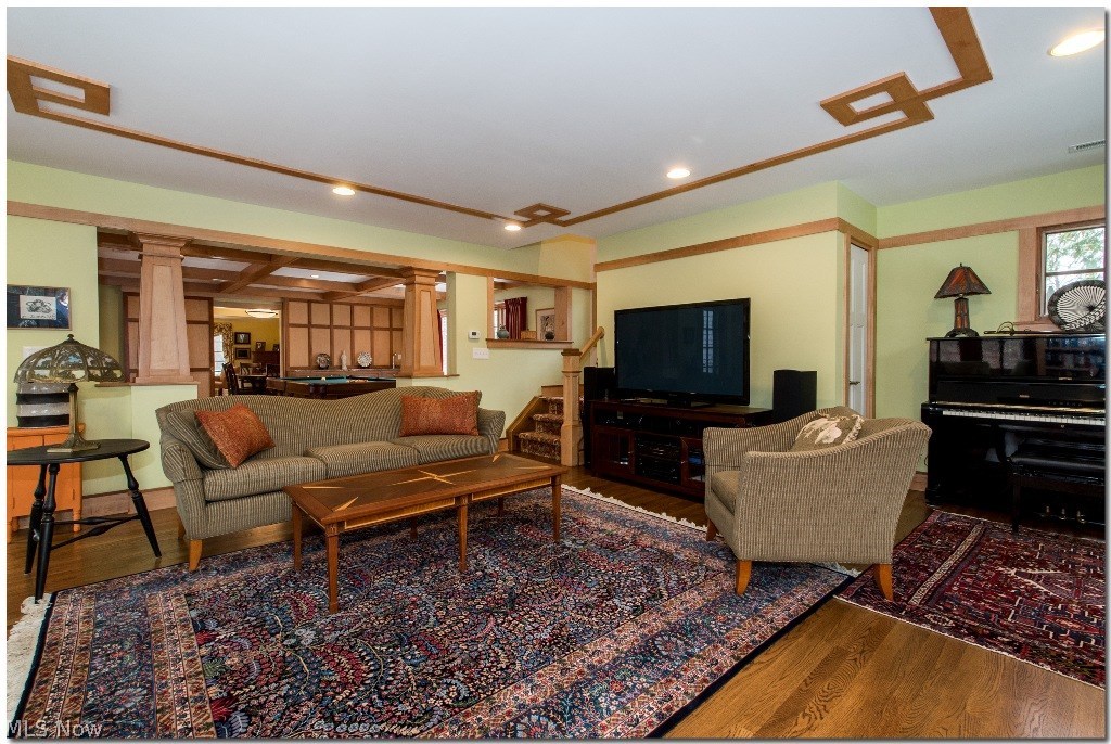 17460 Shelburne Road Cleveland, OH 44118 - Photo 3 of 34 Gallery Image 3