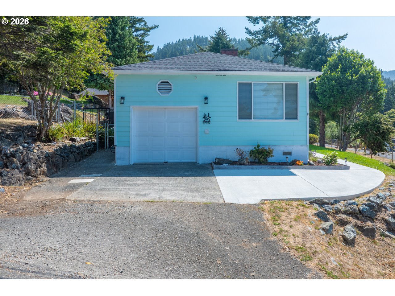 29785 Hounddog Road Gold Beach, OR 97444 - Photo 23 of 30 Driveway