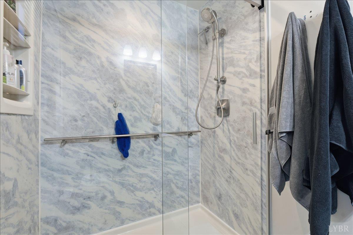 128 Deer View Road Gretna, VA 24557 - Photo 6 of 37 Gallery Image 6