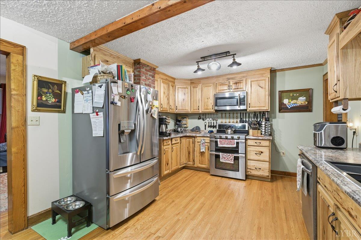 128 Deer View Road Gretna, VA 24557 - Photo 9 of 37 Gallery Image 9