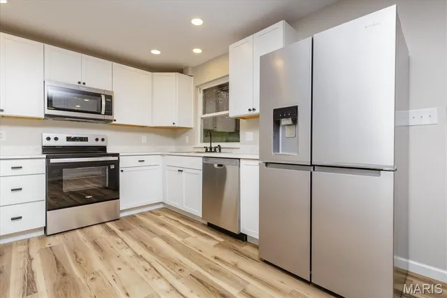 $325,000 | 27 Laura Drive, St. Peters, MO 63376