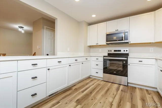 $325,000 | 27 Laura Drive, St. Peters, MO 63376