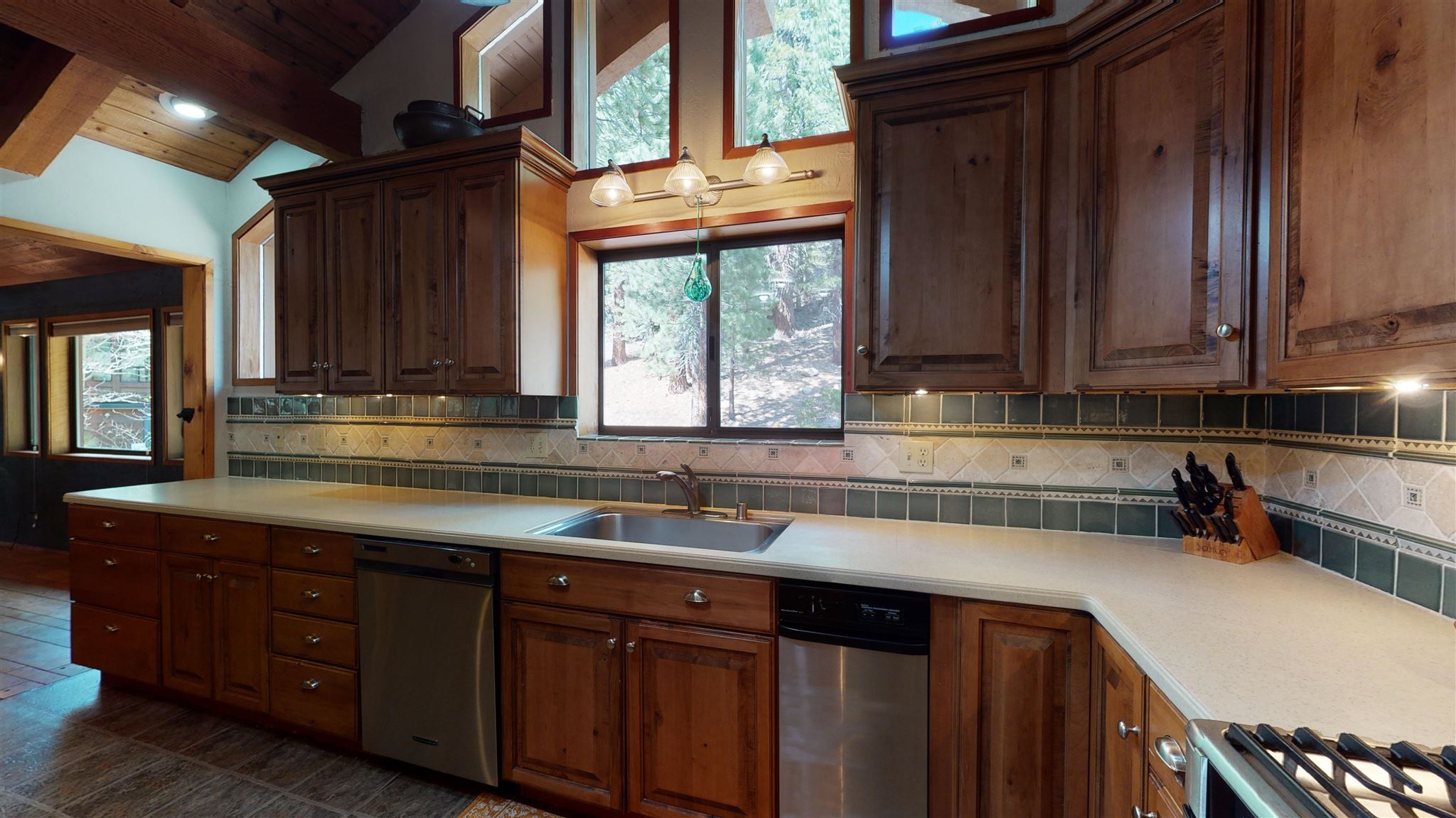 310 Grindelwald Road Mammoth Lakes, CA 93546 - Photo 17 of 47 Gallery Image 17