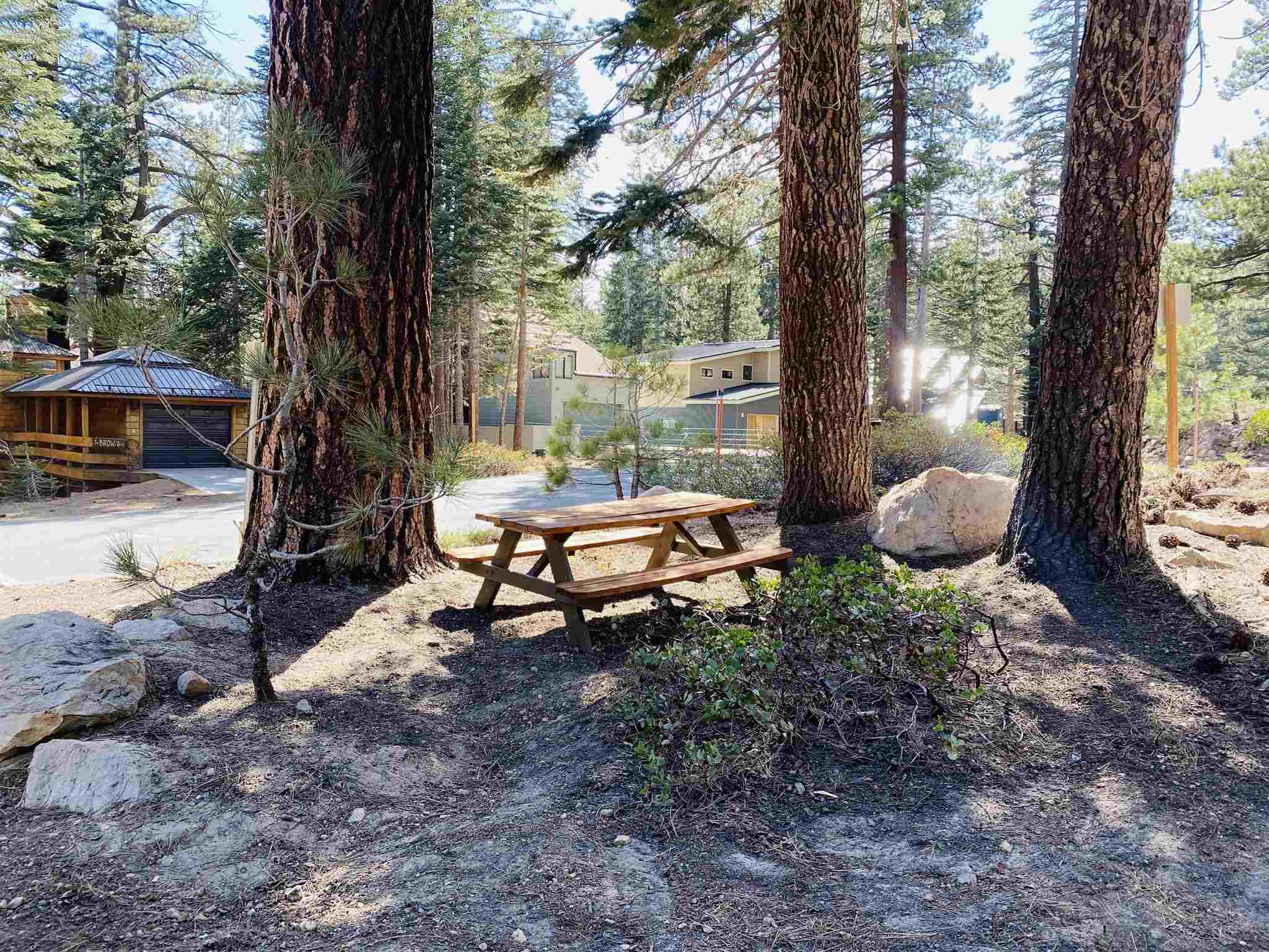 310 Grindelwald Road Mammoth Lakes, CA 93546 - Photo 46 of 47 Gallery Image 46