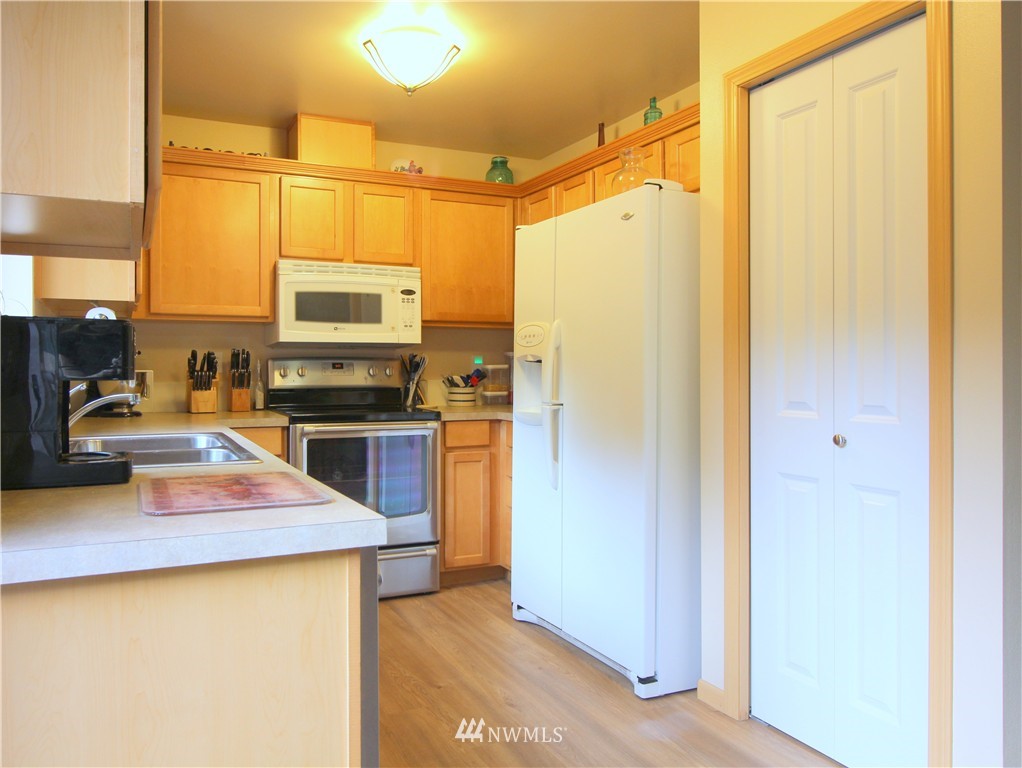 4213 Roxanna Loop Southeast Lacey, WA 98503 - Photo 9 of 24 Gallery Image 9