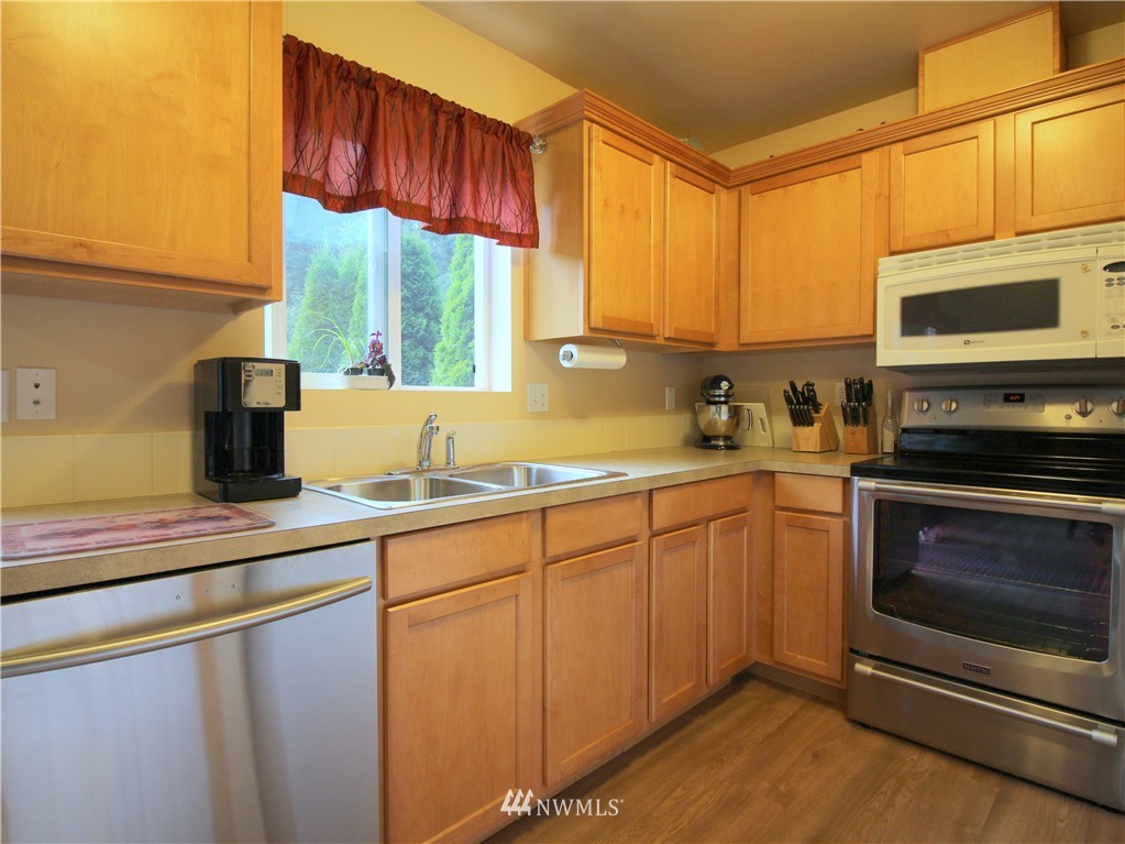 4213 Roxanna Loop Southeast Lacey, WA 98503 - Photo 10 of 24 Gallery Image 10