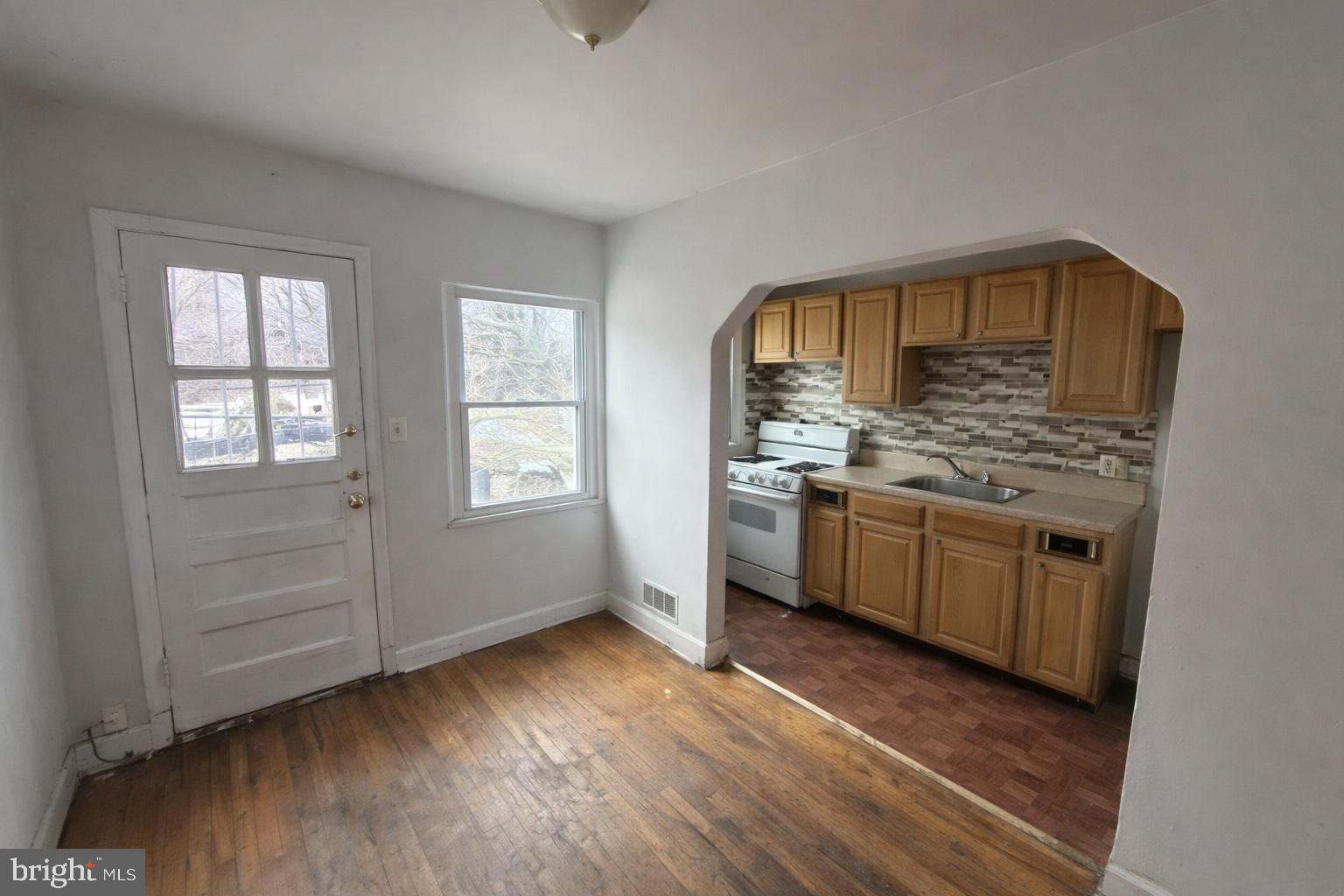 4013 Woodmere Avenue Baltimore, MD 21215 - Photo 3 of 7