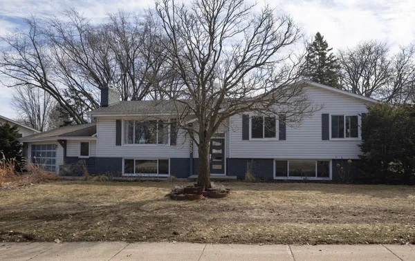 $770,000 | 6725 Valley View Road, Edina, MN 55439