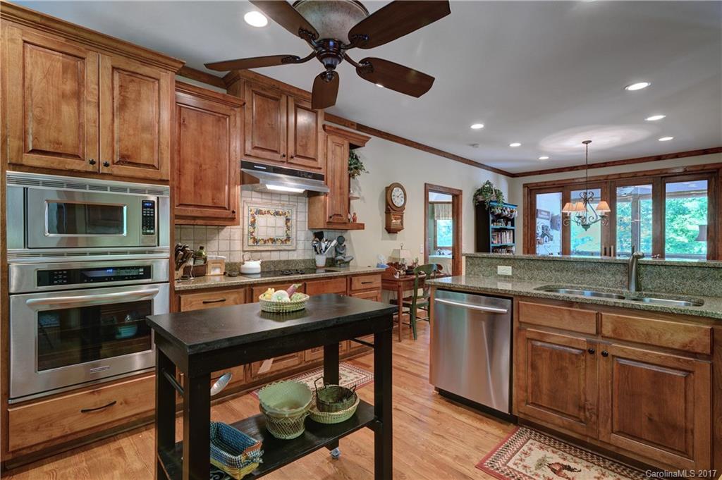 699 Gold Creek Road, Unit 27 Sapphire, NC 28774 - Photo 11 of 24 Gallery Image 11