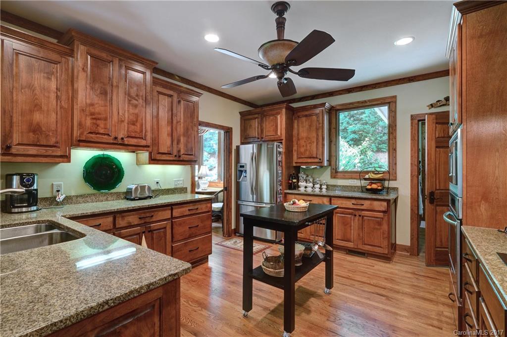 699 Gold Creek Road, Unit 27 Sapphire, NC 28774 - Photo 12 of 24 Gallery Image 12