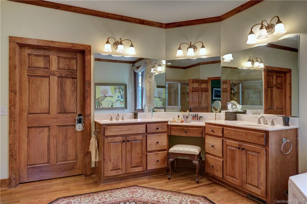 699 Gold Creek Road, Unit 27 Sapphire, NC 28774 - Photo 14 of 24 Gallery Image 14