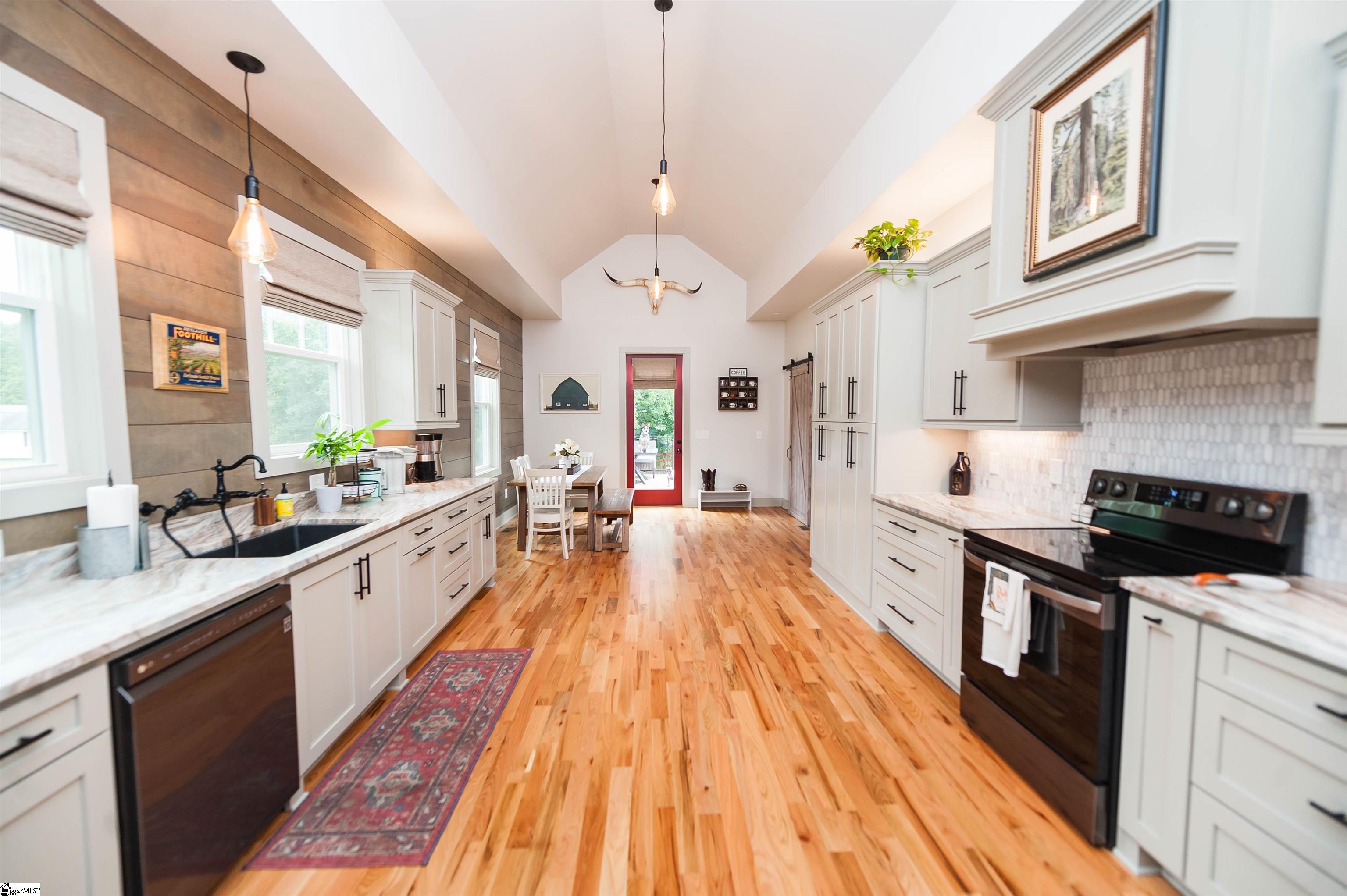 334 Old Rutherford Road Taylors, SC 29687 - Photo 7 of 36