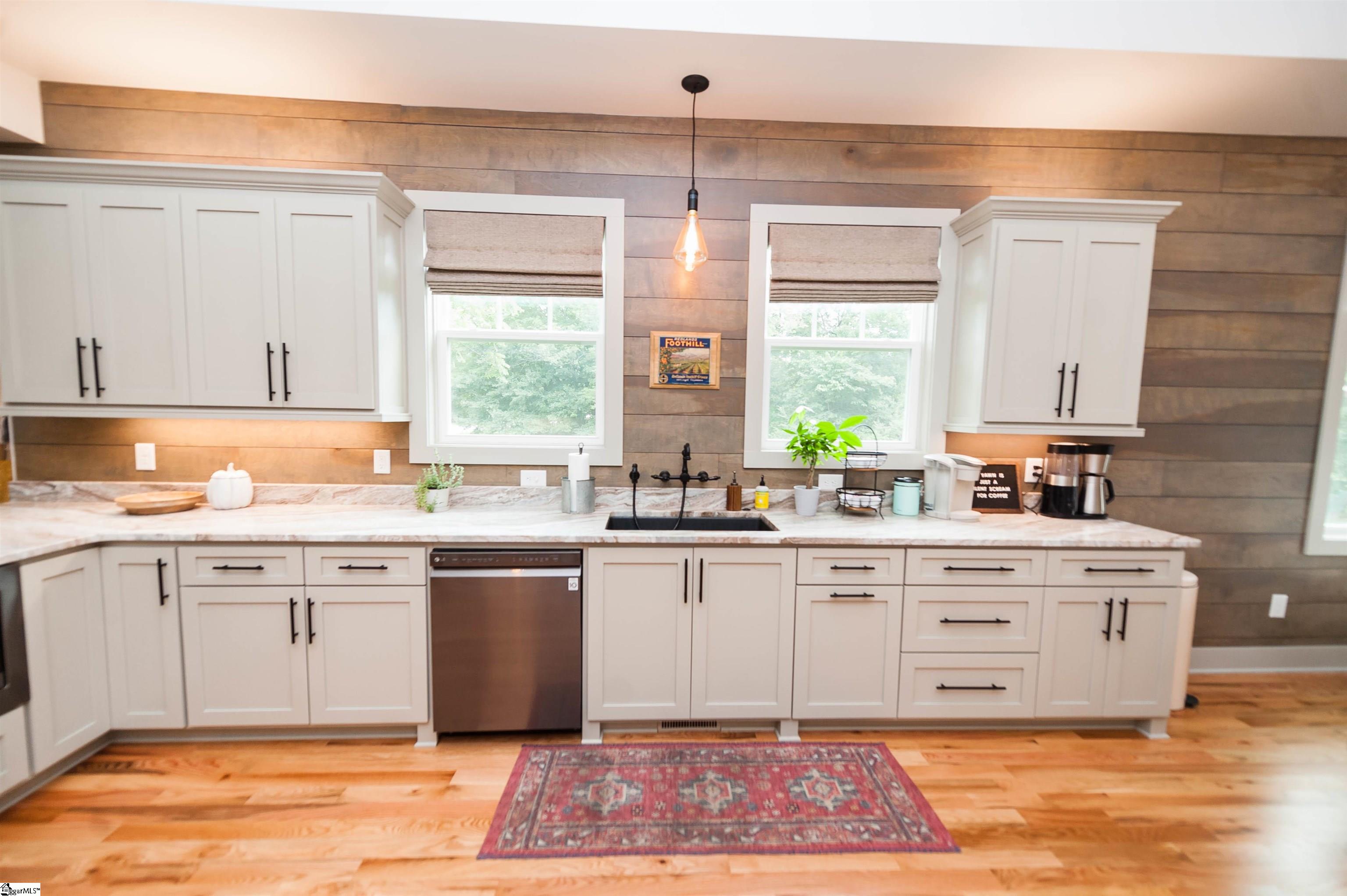 334 Old Rutherford Road Taylors, SC 29687 - Photo 8 of 36