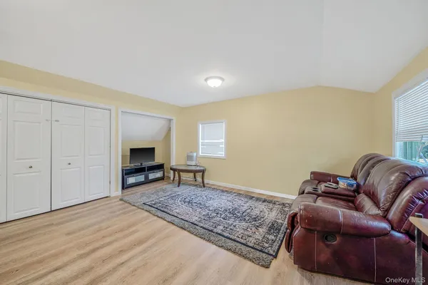 $749,000 | 8 Bent Lane, Levittown, NY 11756