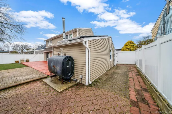 $749,000 | 8 Bent Lane, Levittown, NY 11756