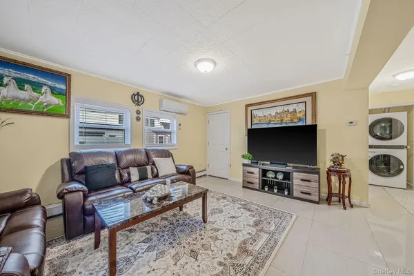 $749,000 | 8 Bent Lane, Levittown, NY 11756