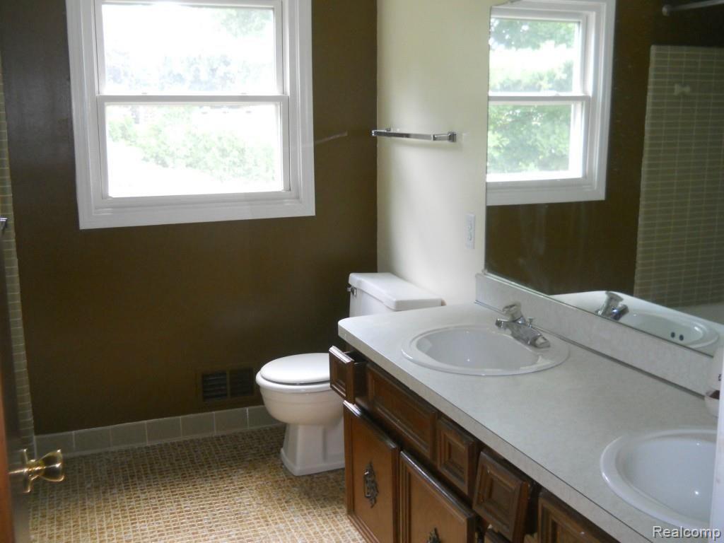 17557 Wayne Road Livonia, MI 48152 - Photo 7 of 20 bathroom 1.jpg