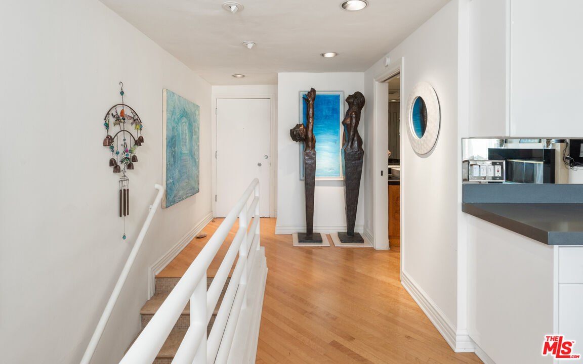 23904 De Way, Unit B Malibu, CA 90265 - Photo 11 of 33 Gallery Image 11
