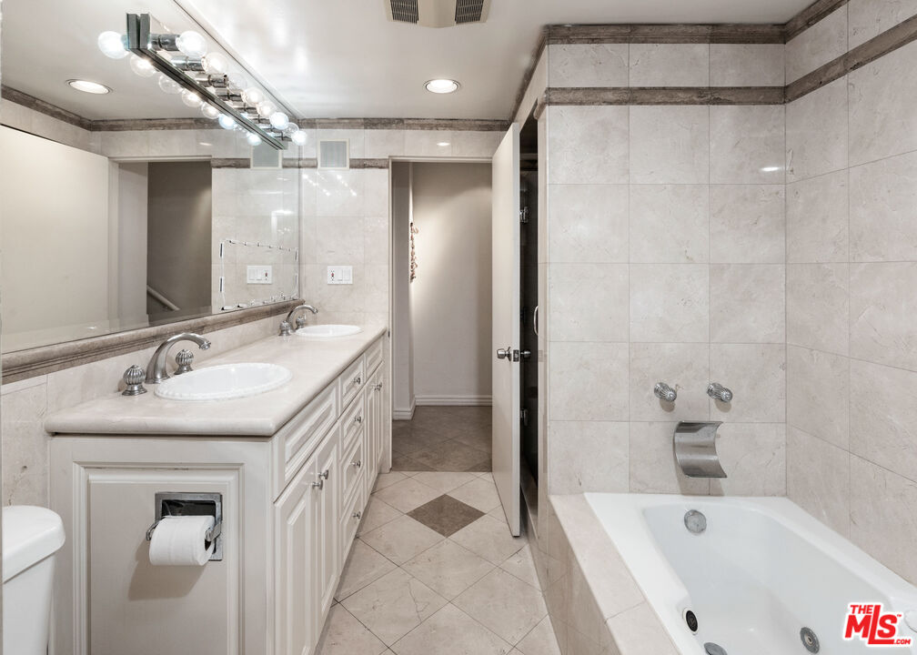23904 De Way, Unit B Malibu, CA 90265 - Photo 20 of 33 Gallery Image 20