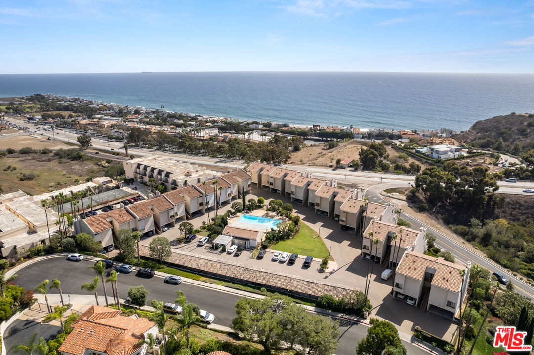 23904 De Way, Unit B Malibu, CA 90265 - Photo 29 of 33 Gallery Image 29