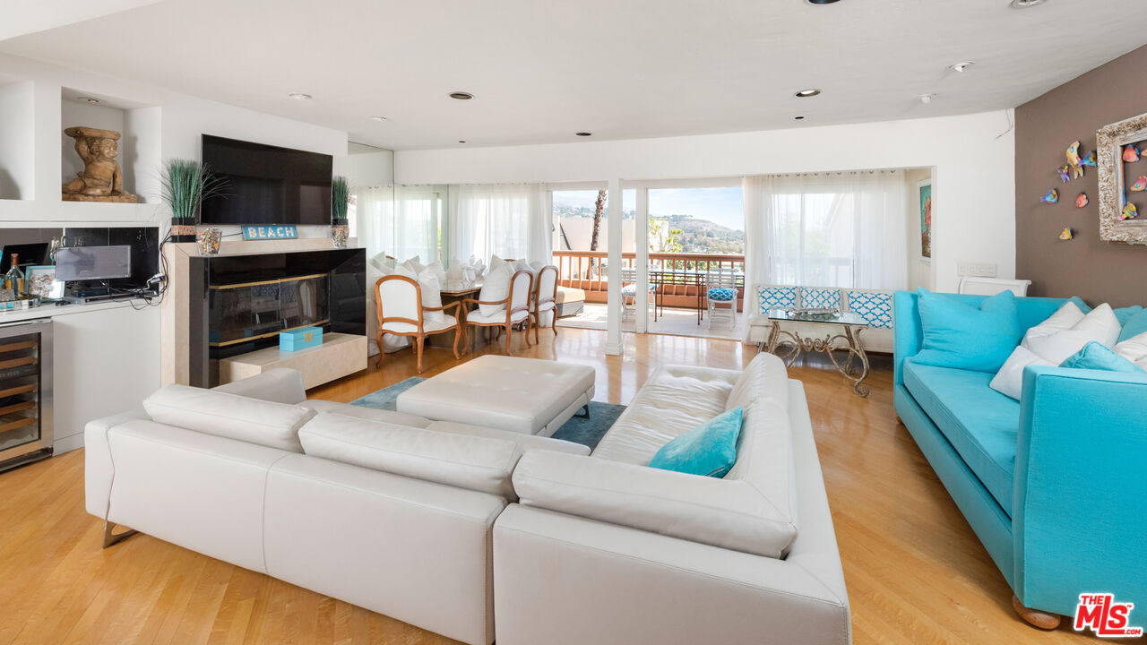 23904 De Way, Unit B Malibu, CA 90265 - Photo 4 of 33 Gallery Image 4