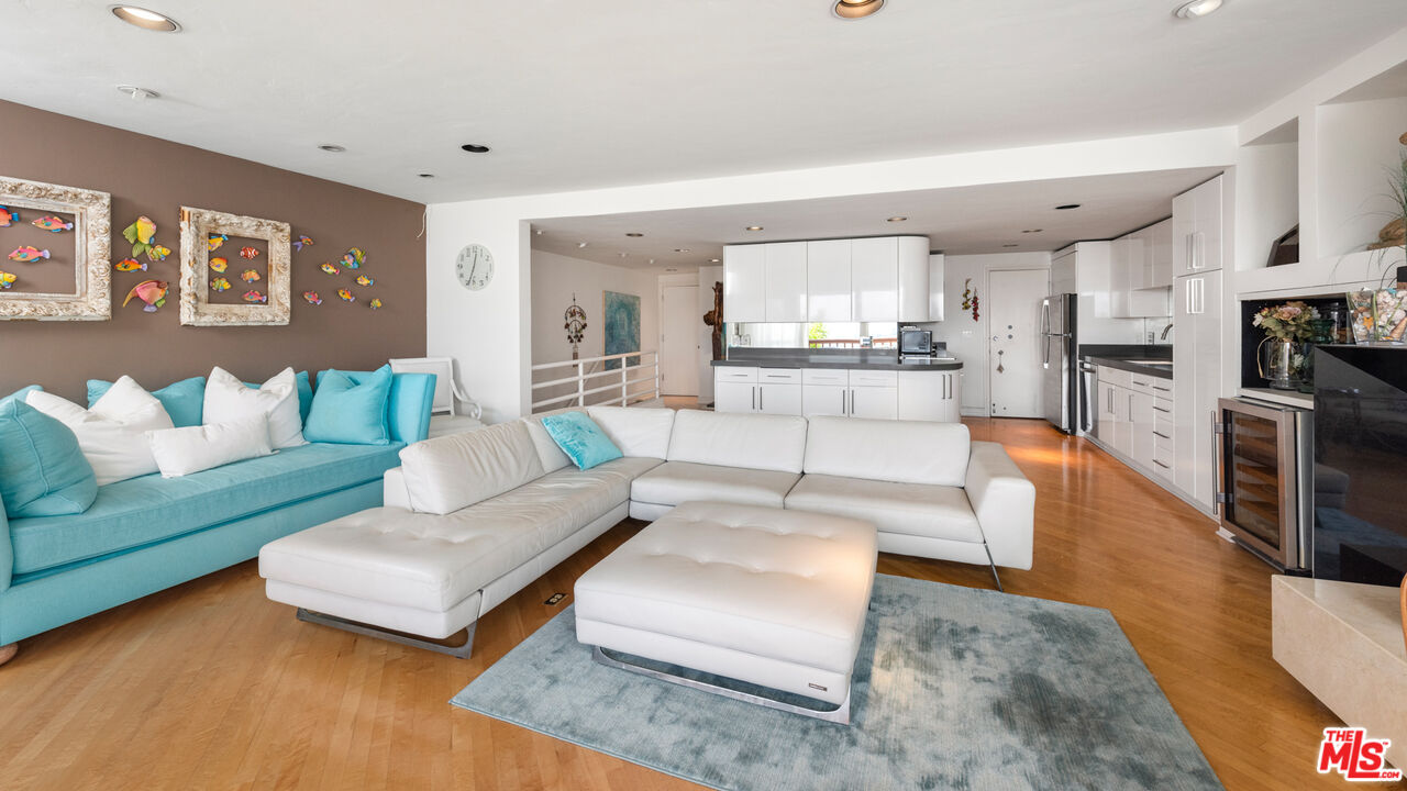 23904 De Way, Unit B Malibu, CA 90265 - Photo 5 of 33 Gallery Image 5