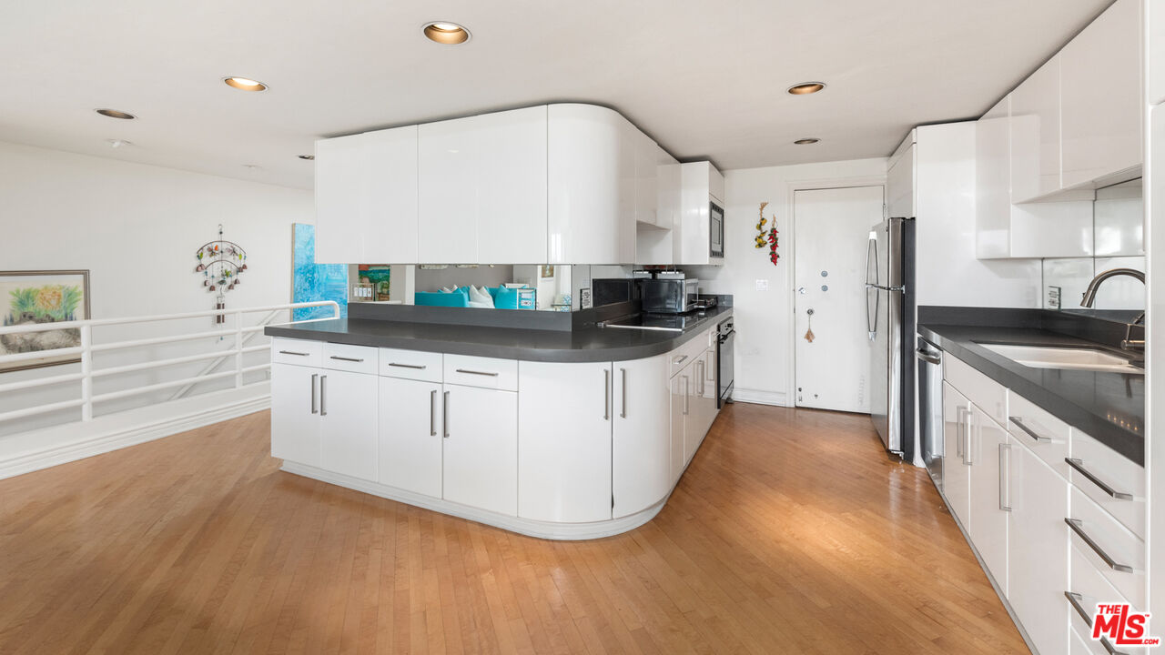 23904 De Way, Unit B Malibu, CA 90265 - Photo 8 of 33 Gallery Image 8