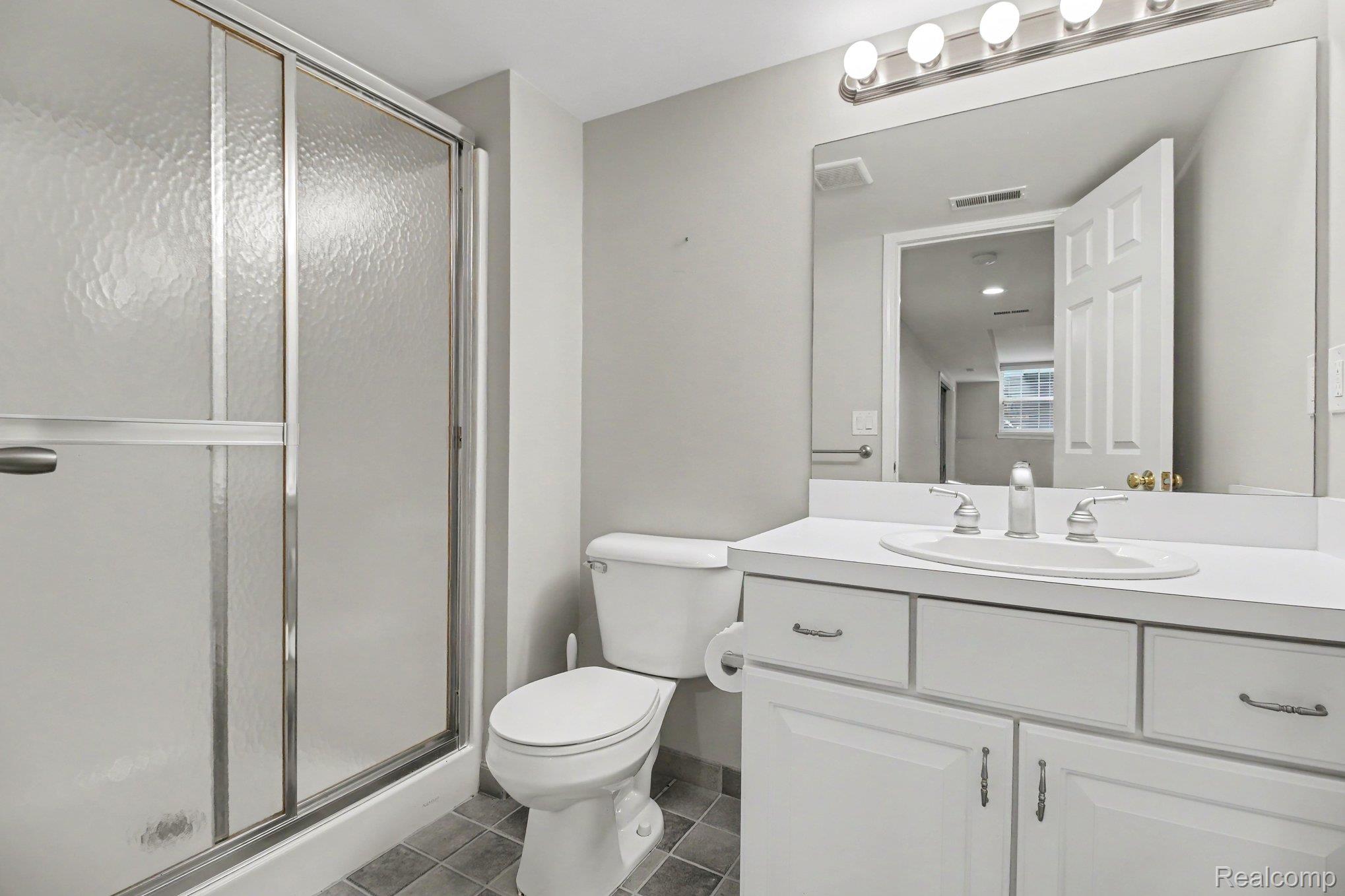 6573 Summit Ridge Court Clarkston, MI 48346 - Photo 16 of 24 012_file_1255.jpg