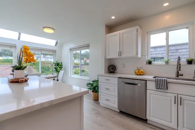 $1,350,000 | 262 Beachview Avenue, Unit 5, Pacifica, CA 94044