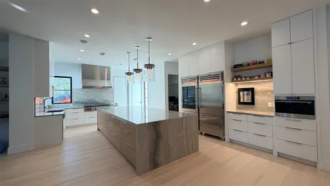 $2,895,000 | 8802 Lanell Lane, Houston, TX 77055