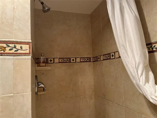 $2,100 | 2920 Point E Drive, Unit N106, Aventura, FL 33160