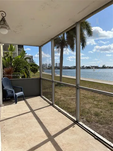 $2,100 | 2920 Point E Drive, Unit N106, Aventura, FL 33160