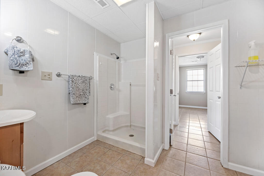 3400 Inverness Road Knoxville, TN 37931 - Photo 15 of 24 Master Bathroom