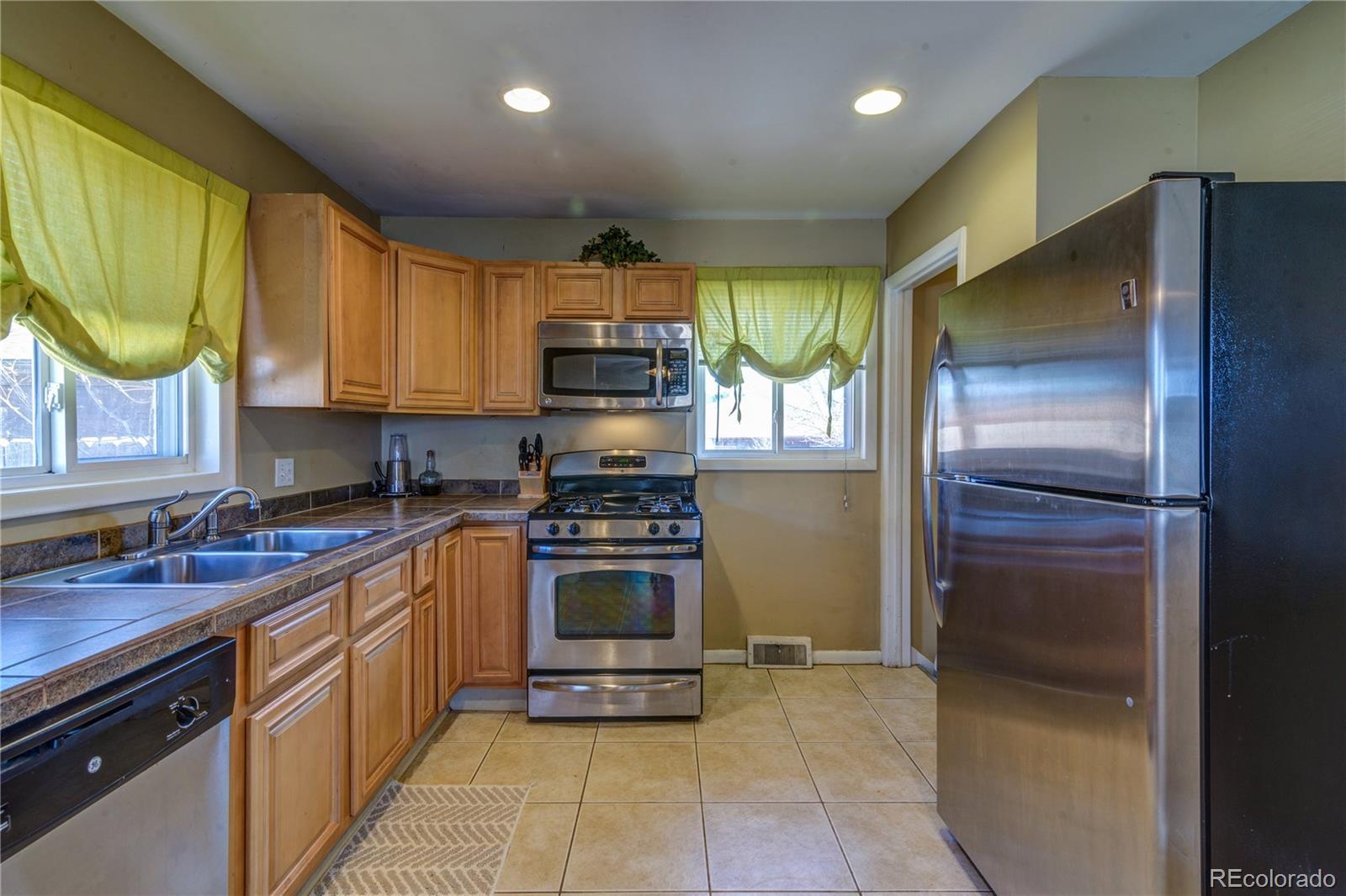7634 Raritan Street Denver, CO 80221 - Photo 13 of 30 Gallery Image 13