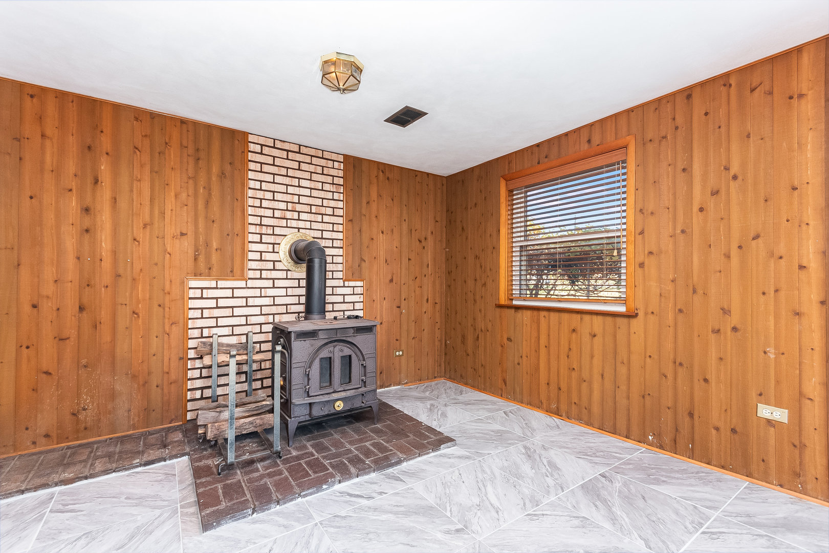 8 South Mt Prospect Road Mount Prospect, IL 60056 - Photo 17 of 25 a view of a livingroom with wooden floor and a window