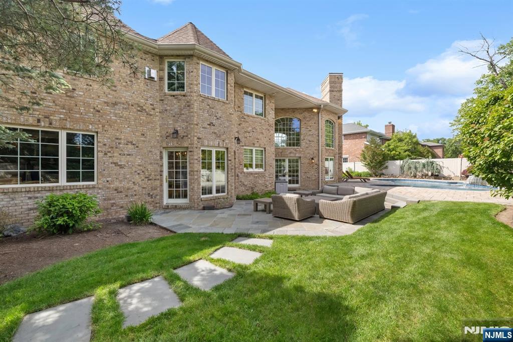 27 Roberts Road Englewood Cliffs, NJ 07632 - Photo 44 of 44